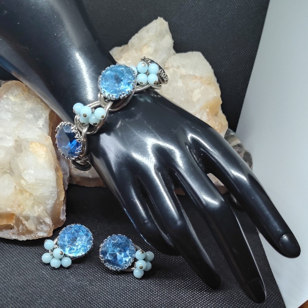 Elegant Blue and Silver Women's Jewelry Set